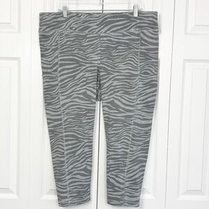 Chico's Weekends Gray Stripe Animal Print Stretch Pull-On Capri Leggings XL